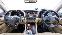 Lexus testuje  autonómny prototyp. Nová verzia má dva volanty