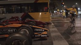 VIDEO: Nový level rušenia nočného pokoja. Monoposty F1 sa naháňali v uliciach mesta