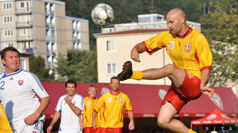 Futbalový tréner Michal Hipp (vľavo) a...