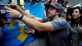 Výhry mu chýbajú, ale plat to nahradí. Alonso pokračuje v McLarene