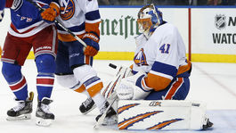 Zaradil sa do elitnej spoločnosti. Halák odchytal zápas s číslom 400