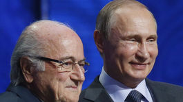 V Rusku zákazy neplatia. Putin pozval dištancovaného Blattera na MS 2018