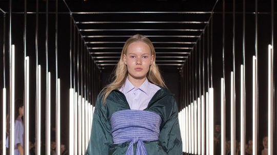 Model v kolekcii Knihomoľ od Barbory Kubi na...