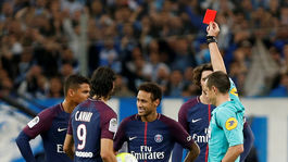 VIDEO: Ironický úsmev, potlesk rozhodcovi. Pozrite si vylúčenie Neymara