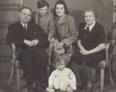 Welwardovci. Prvý zľava MUDr. Rudolf Welward,...
