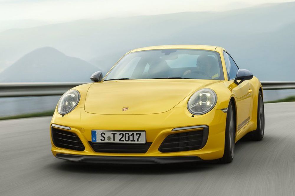 Za opravu motora Porsche 911 britská poisťovňa...