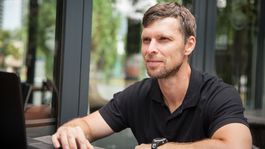 Javorčík: Na dvoch stoličkách sedieť neviem