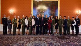 Prezident Zeman rozdal vyznamenania. Kalousek či rektori udalosť bojkotovali