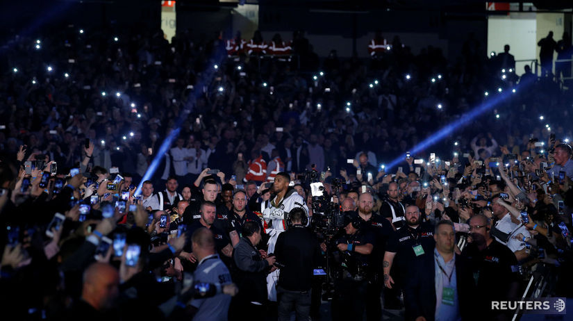 Anthony Joshua prichádza na súboj s Carlosom...
