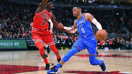Westbrook zaznamenal triple-double proti všetkým tímom NBA, prvá prehra Clippers