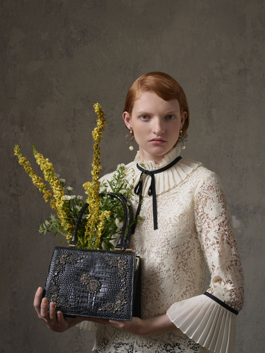 Záber z lookbooku kolekcie Erdem X H&M,...