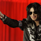 Spevák Michael Jackson na archívnom zábere.
