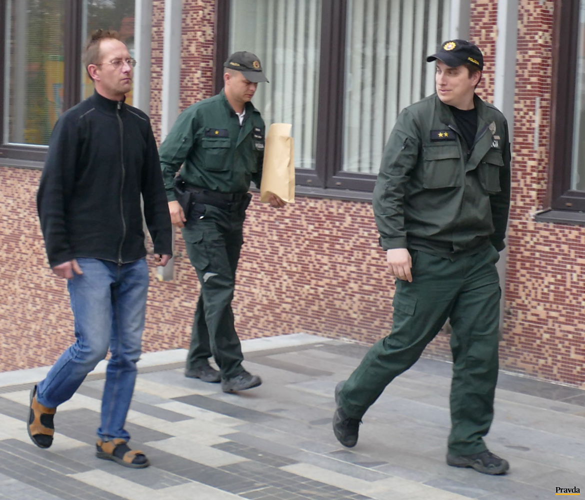 Poliaka, ktorý šoférooval opitý a v aute viezol...