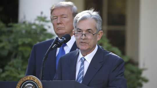 Fed bude chrániť ekonomiku USA pred dôsledkami Trumpových obchodných vojen
