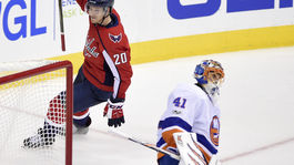 Halákovu šnúru prerušili Capitals, zo Slovákov sa tešil len Chára