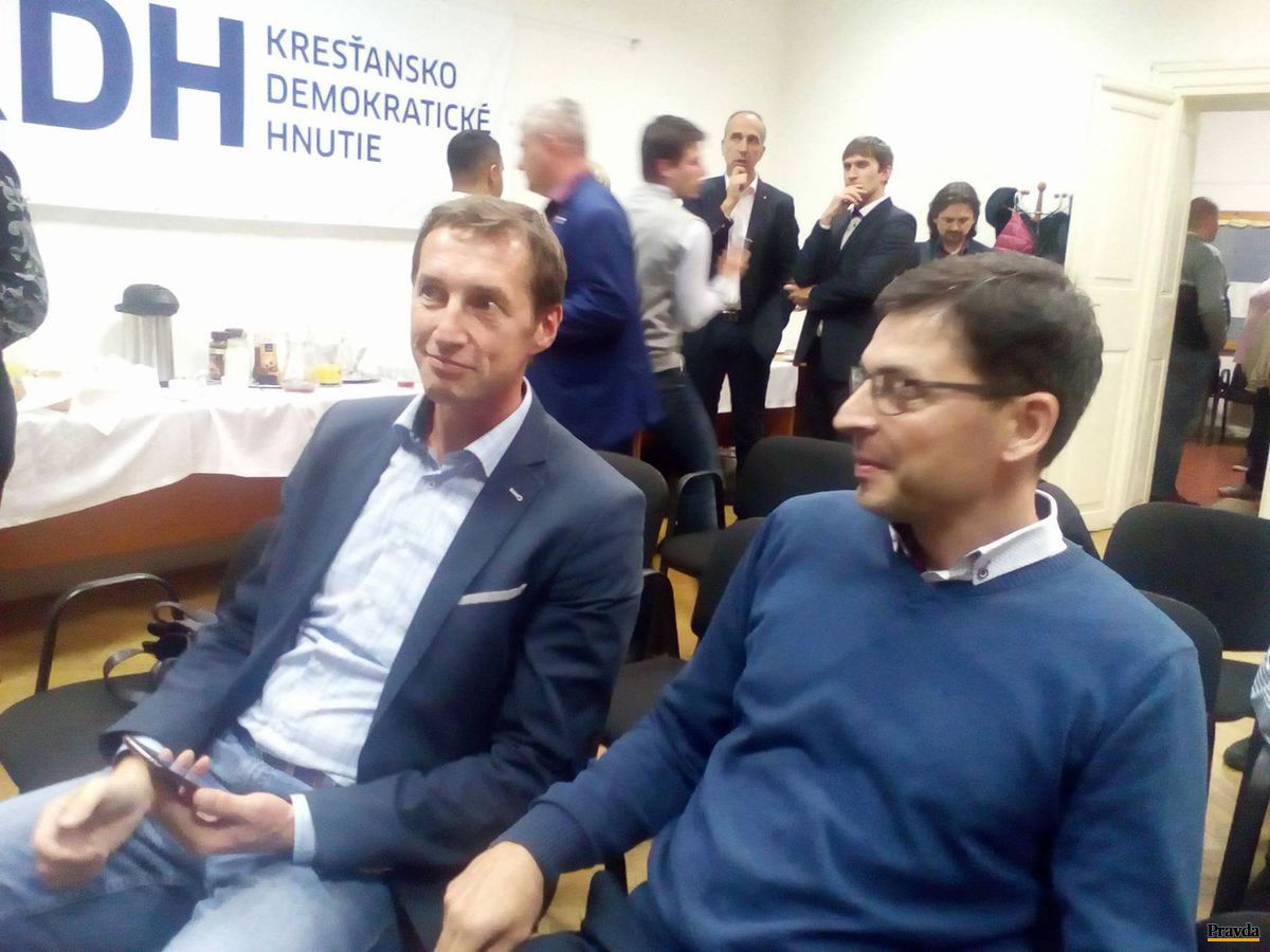 Milan Majerský (vľavo), v centrále KDH v Prešove.