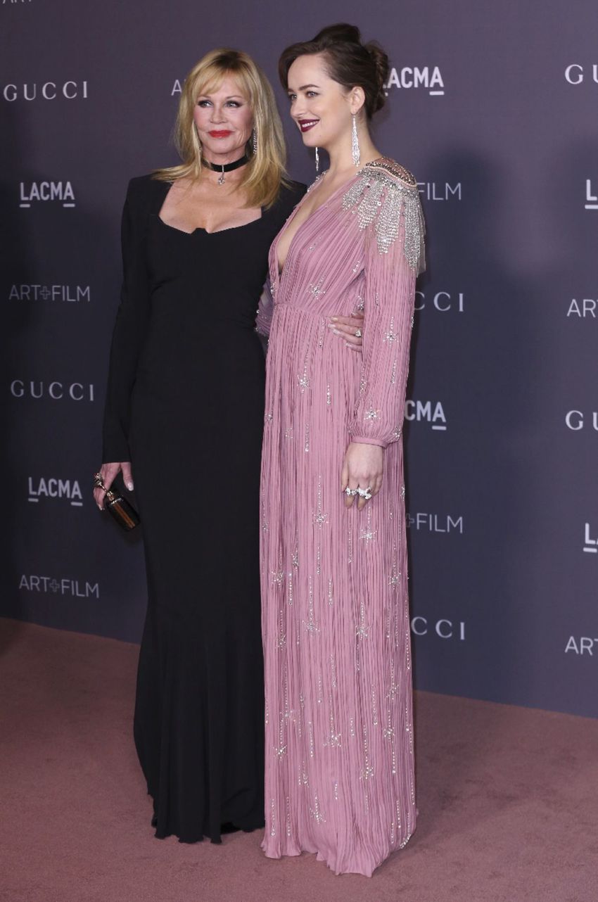 Melanie Griffith a Dakota Johnson počas LACMA...