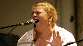 Ida Kelarová a detský zbor Čhavorenge vydajú album Hej Romale