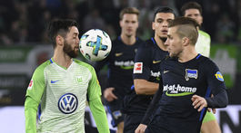 Divoká remíza Herthy vo Wolfsburgu. Pekarík sa zúčastnil, Duda iba prizeral