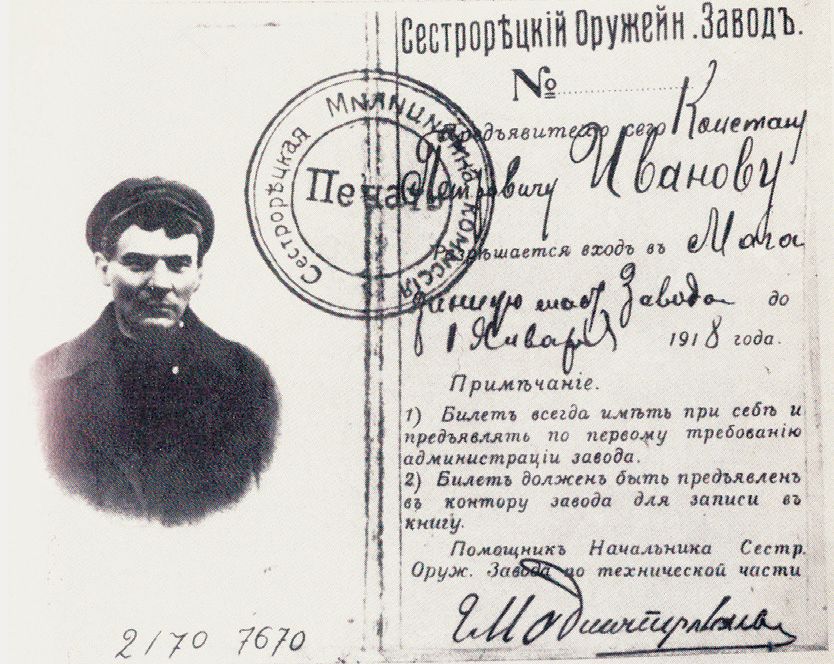 Lenin zamaskovaný v parochni. Ilegálny preukaz...