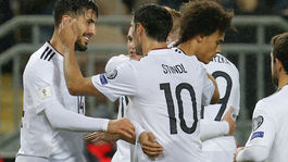 FOTO: V hlavnej úlohe retro. Pozrite si dresy reprezentácií na MS v Rusku