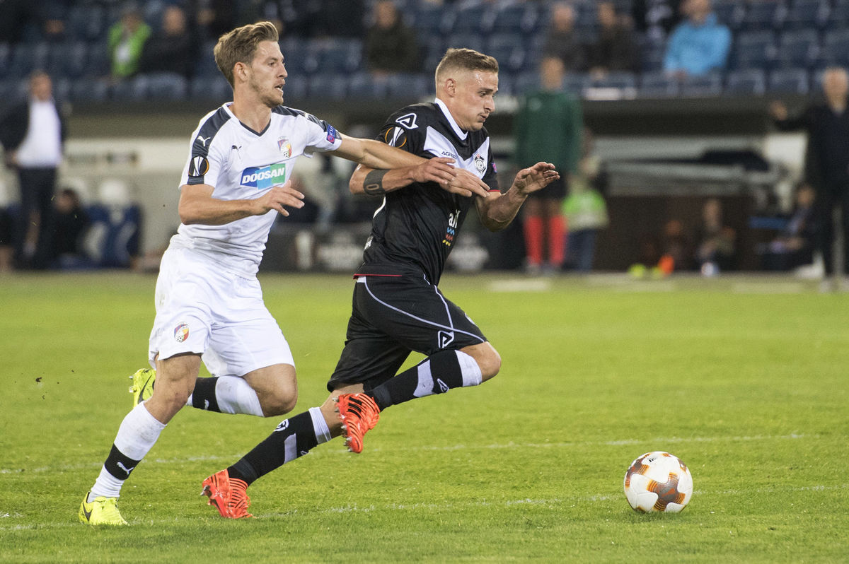 Patrik Hrošovský (vľavo) v drese Viktorie Plzeň...
