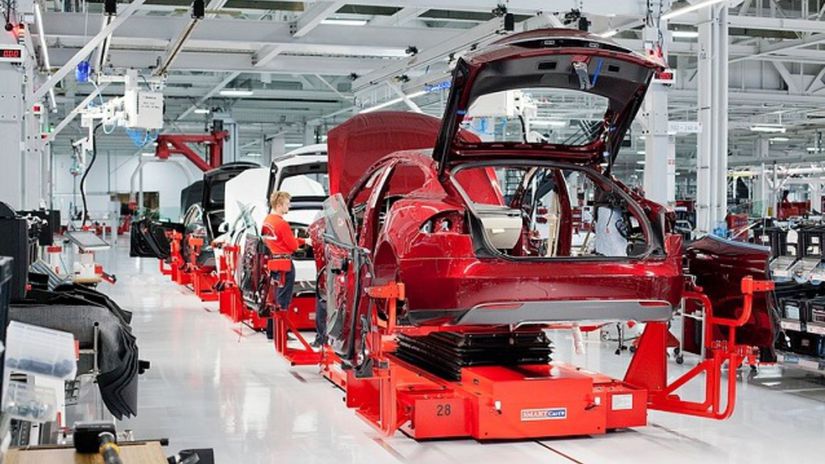 Tesla aj v treťom štvrťroku lámala výrobné a...