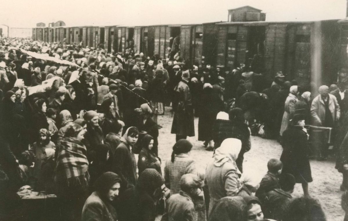 V transportoch do táborov smrti boli aj Rómovia.