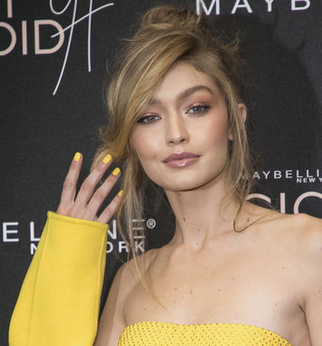 Modelka Gigi Hadid pózuje na párty Gigi...