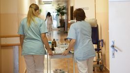 Komora víta zvýšenie miezd časti sestier, no žiada upraviť mzdy všetkým