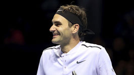 Federer zbiera ceny ako na bežiacom páse. Je športovcom i navrátilcom roka