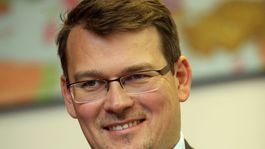 SNS: Vyzývame Most-Híd, aby vymenil štátneho tajomníka Ondrejcsáka 