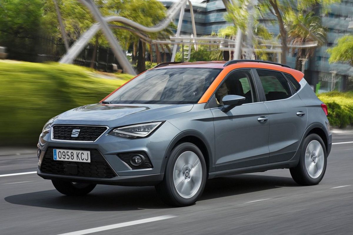 Arona preberá v prednej časti štýl väčšieho...