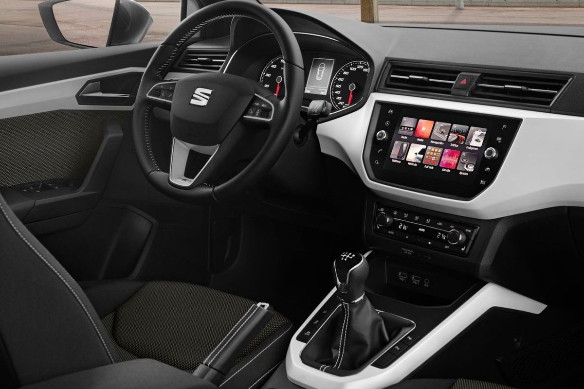 Palubná doska pochádza z Ibizy, to znamená aj...