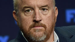 Priznal všetko! Komik Louis C.K. sa ukájal pred ženami, teraz bude pykať