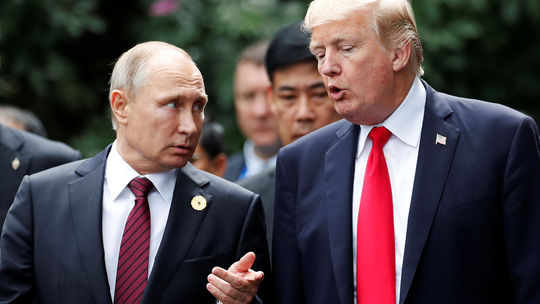 Za to, že sa Putin nezišiel s Trumpom na summite APEC, môžu podľa Kremľa USA