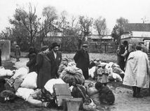 08-09-holocaust4-yad vashem