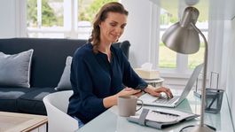 Práca z domu? Ľudia už súperia na Instagrame o lepší výhľad či luxusnejší byt