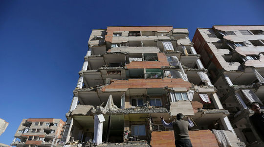 Zemetrasenie v Iráne so silou 5,9 stupňa zranilo skoro 150 ľudí