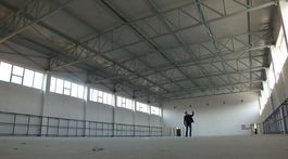 Telocvičňa v Domaniži je parádna, ale deti cvičia na chodbe