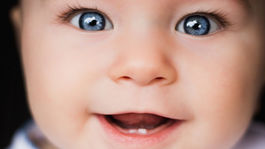 Meškajúci let a krik bábätka... Zlý sen! Reakcia stewarda obletela sociálne siete