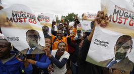 Obyvatelia Zimbabwe oslavujú očakávané zvrhnutie Mugabeho