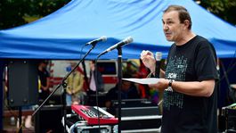 Boj o učiteľskú katedru Prostredník ešte nevzdal