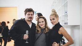 Dizajnér Boris Hanečka s tehotnou herečkou...