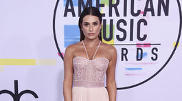 Herečka Lea Michele si vybrala šaty u J. Mendela.  