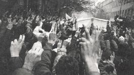 Výročie novembra '89 v Česku sprevádzali emócie, Babiš odletel za synom