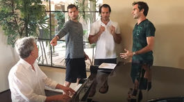 VIDEO: Že Federer vie hrať iba tenis? Pozrite sa, ako naspieval slávny hit
