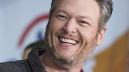 Nahý? Som ako roztopená zmrzlina s pár chlpmi, vraví najsexi muž!