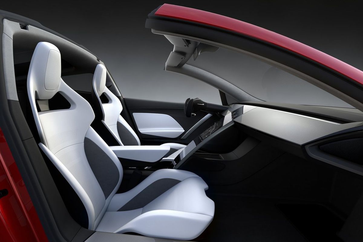 Interiér ponúka miesto štyrom cestujúcim. Zadné...