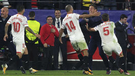 Kouč Sevilly pri stave 0:3 oznámil, že má rakovinu. Liverpool bol napokon rád za bod